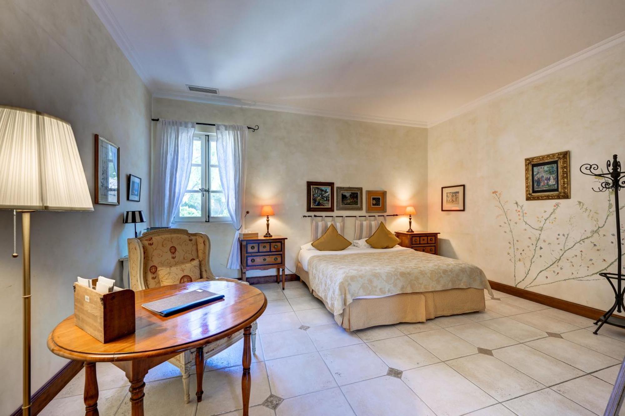 Mas Des Comtes De Provence Hotel Tarascon Exterior foto